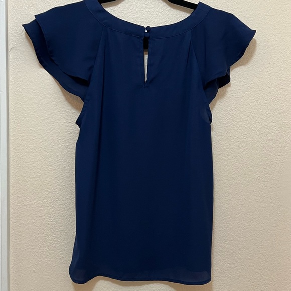 👻 2/$20 item! Navy blue keyhole blouse‎ - Picture 2 of 3